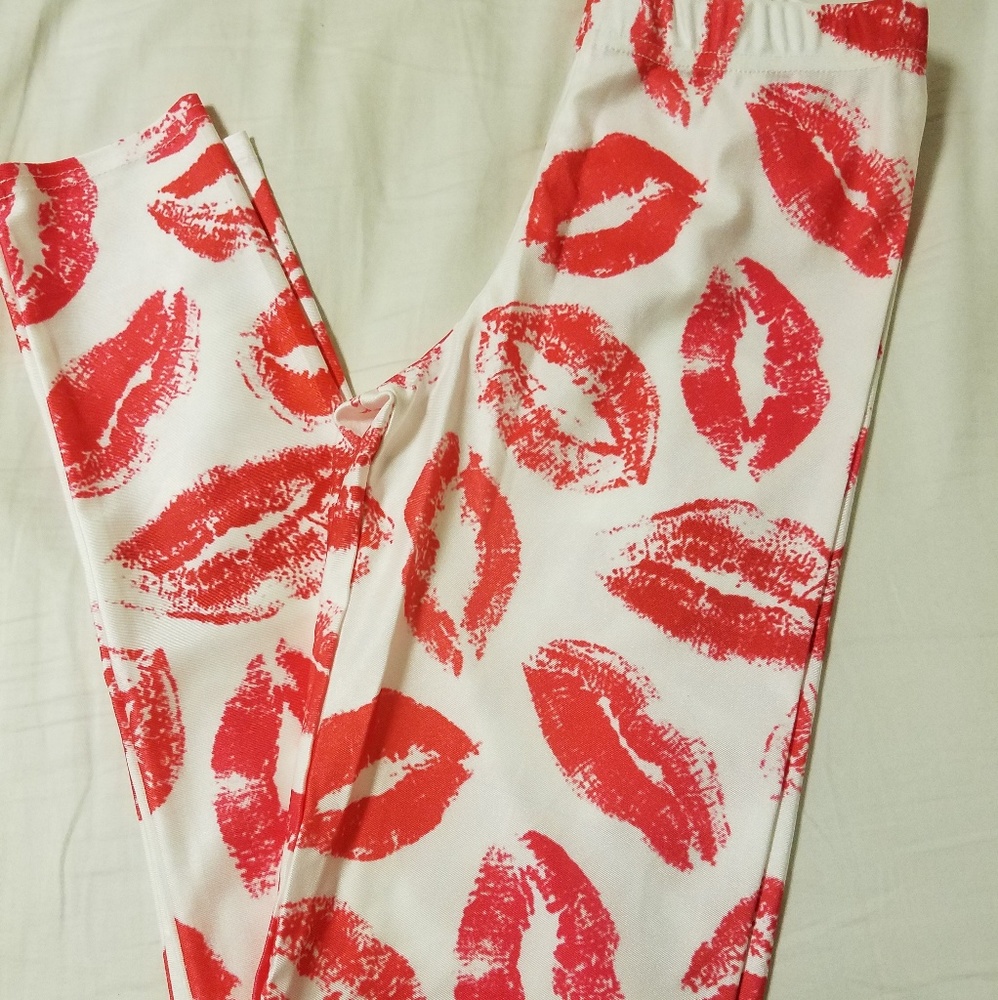 Brand New Lip Leggings BOUTIQUE size OS